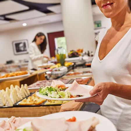 Отель Silken Amara Plaza